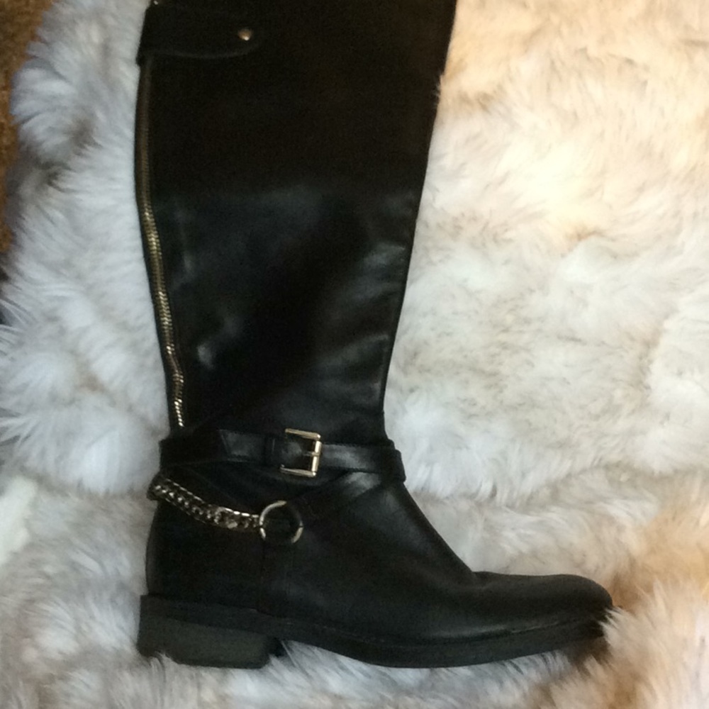Boots - Picture 2 of 4